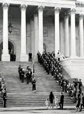 Nhìn lại ngày Tổng thống Mỹ Kennedy bị ám sát 48 năm trước - 16 Nhìn lại ngày Tổng thống Mỹ Kennedy bị ám sát 48 năm trước - 16