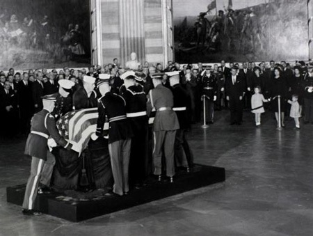 Nhìn lại ngày Tổng thống Mỹ Kennedy bị ám sát 48 năm trước - 17 Nhìn lại ngày Tổng thống Mỹ Kennedy bị ám sát 48 năm trước - 17