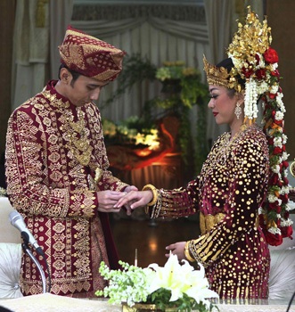 Đám cưới truyền thống lộng lẫy của con trai Tổng thống Indonesia - 4 Đám cưới truyền thống lộng lẫy của con trai Tổng thống Indonesia - 4