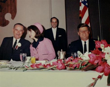 Nhìn lại ngày Tổng thống Mỹ Kennedy bị ám sát 48 năm trước - 5 Nhìn lại ngày Tổng thống Mỹ Kennedy bị ám sát 48 năm trước - 5
