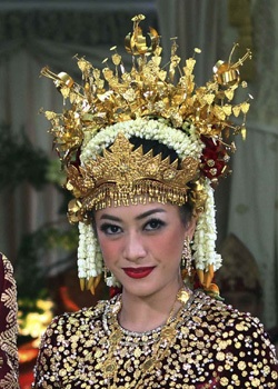 Đám cưới truyền thống lộng lẫy của con trai Tổng thống Indonesia - 7 Đám cưới truyền thống lộng lẫy của con trai Tổng thống Indonesia - 7