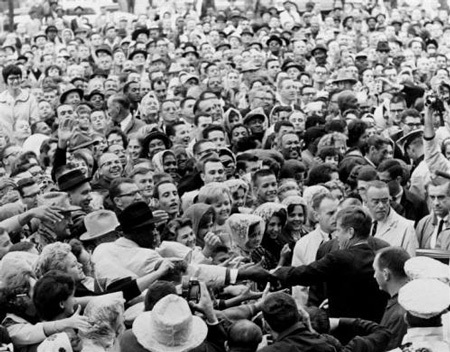 Nhìn lại ngày Tổng thống Mỹ Kennedy bị ám sát 48 năm trước - 6 Nhìn lại ngày Tổng thống Mỹ Kennedy bị ám sát 48 năm trước - 6
