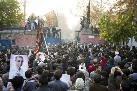 Ảnh sứ quán Anh tại Tehran bị đập phá - 1 Ảnh sứ quán Anh tại Tehran bị đập phá - 1
