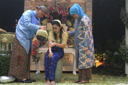 Đám cưới truyền thống lộng lẫy của con trai Tổng thống Indonesia - 9 Đám cưới truyền thống lộng lẫy của con trai Tổng thống Indonesia - 9