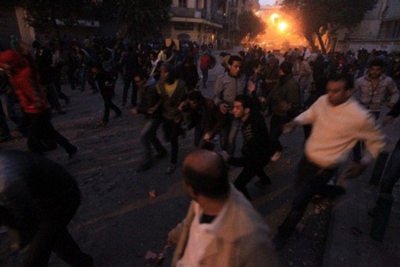 Đụng độ rung chuyển Cairo, 2 người chết, 600 người bị thương - 4