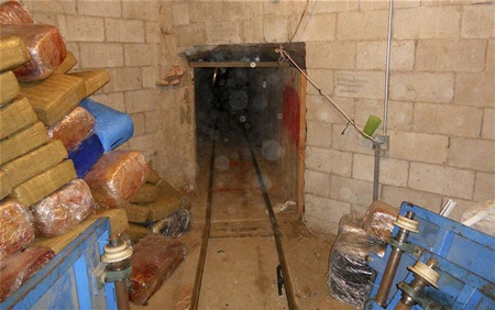 Phát hiện đường hầm ma túy 600m xuyên biên giới Mexico-Mỹ - 1