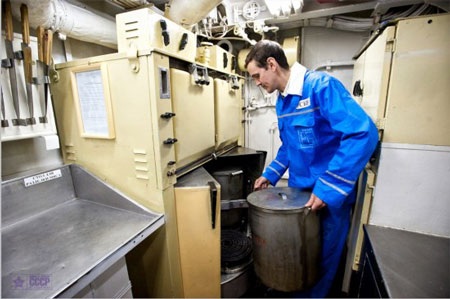 Hé lộ nội thất tàu ngầm hạt nhân của Nga - 5