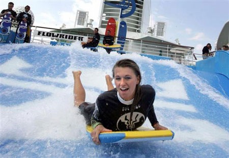 Những "thành phố di động" trên biển - 9