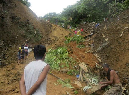 Philippines: Lở đất, 25 người chết, 100 người mất tích - 2