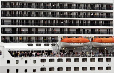 Những "thành phố di động" trên biển - 19