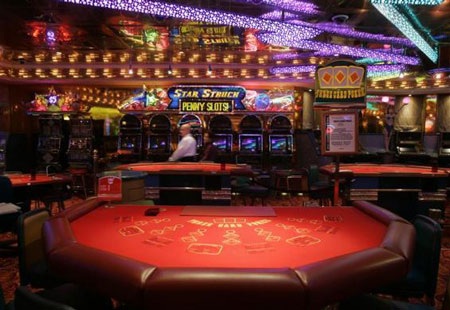 Những "thành phố di động" trên biển - 14