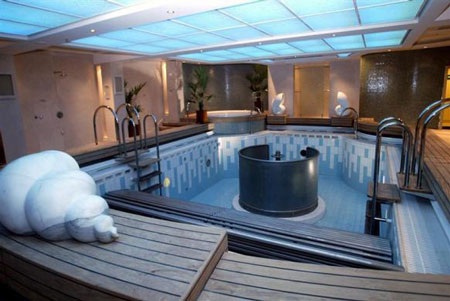 Những "thành phố di động" trên biển - 20