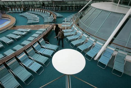 Những "thành phố di động" trên biển - 15