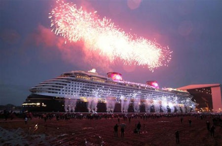 Những "thành phố di động" trên biển - 23