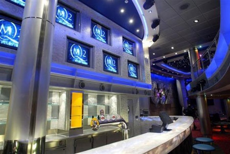 Những "thành phố di động" trên biển - 22