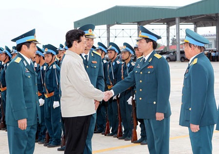 Chùm ảnh Thủ tướng đến thăm Trung đoàn 940 - 2