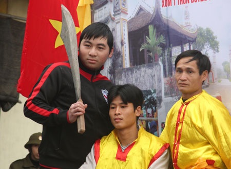 Lễ hội Chạy Lợn: 3 phút "thần tốc" mổ lợn khao quân - 3 Lễ hội Chạy Lợn: 3 phút "thần tốc" mổ lợn khao quân - 3