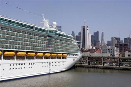 Những "thành phố di động" trên biển - 12