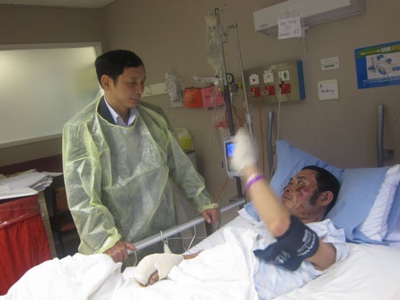 Thuyền viên Việt bị thương trong vụ cháy tàu Hàn Quốc đã được chữa trị - 3 Thuyền viên Việt bị thương trong vụ cháy tàu Hàn Quốc đã được chữa trị - 3