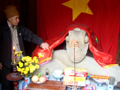 Những bí ẩn về “ông rồng” tự cắn xé thân mình  - 4