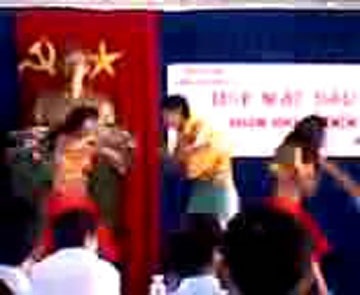 Ủy ban phường: Họp đầu năm với lắc ngực, ngoáy mông - 4 Ủy ban phường: Họp đầu năm với lắc ngực, ngoáy mông - 4