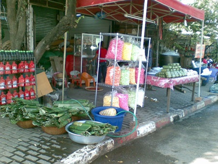 Nồi bánh tét giữa thủ đô Lào - 4