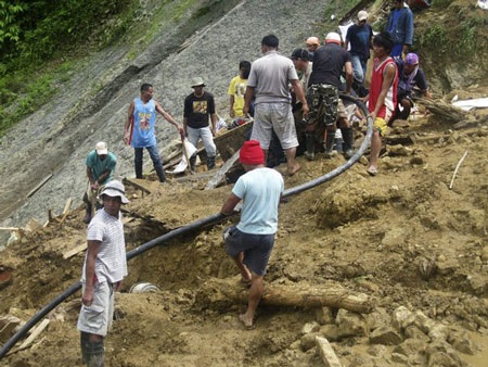 Philippines: Lở đất, 25 người chết, 100 người mất tích - 8