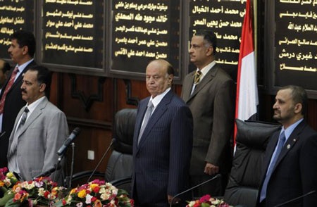 Đánh bom bên ngoài dinh tổng thống, 26 lính thiệt mạng - 1 Đánh bom bên ngoài dinh tổng thống, 26 lính thiệt mạng - 1