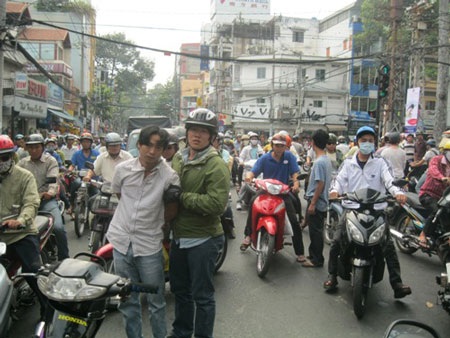 "Hiệp sĩ" Minh Tiến ra tay cứu cô gái Hà thành - 1