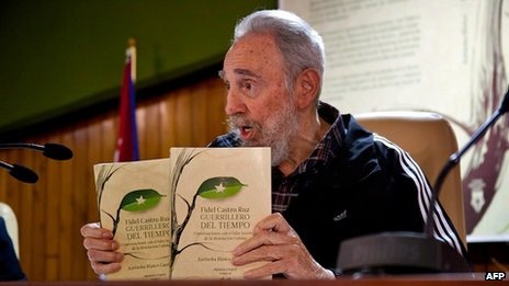 Cựu Chủ tịch Cuba Fidel Castro ra mắt hồi ký - 1