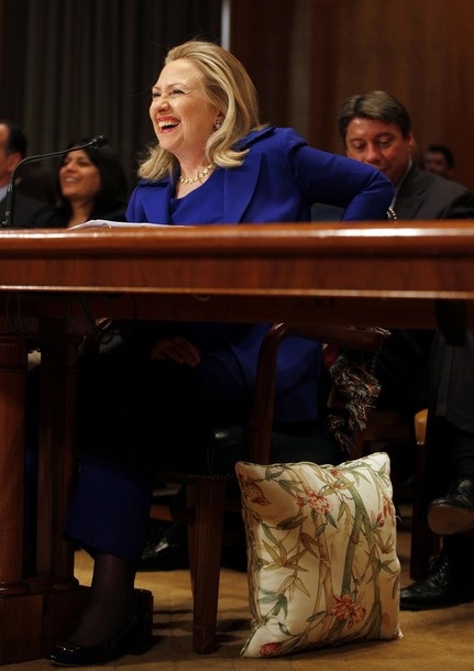 Khi Ngoại trưởng Mỹ Hillary Clinton nháy mắt - 3 Khi Ngoại trưởng Mỹ Hillary Clinton nháy mắt - 3