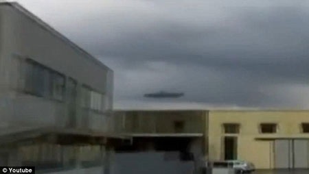 Xôn xao video “đĩa bay” xuất hiện tại Mỹ - 2 Xôn xao video “đĩa bay” xuất hiện tại Mỹ - 2