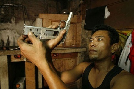 Đột nhập những xưởng sản xuất súng thủ công ở Philippines - 1 Đột nhập những xưởng sản xuất súng thủ công ở Philippines