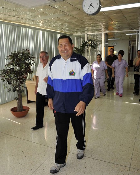 Venezuela công bố ảnh Tổng thống Chavez sau ca phẫu thuật ung thư - 2 Venezuela công bố ảnh Tổng thống Chavez sau ca phẫu thuật ung thư