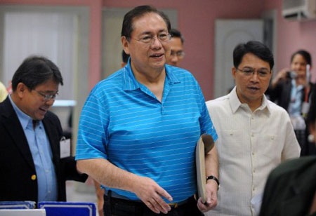 Tòa Philippines phát lệnh bắt giữ vợ chồng cựu Tổng thống Aroyo - 1 Tòa Philippines phát lệnh bắt giữ vợ chồng cựu Tổng thống Aroyo