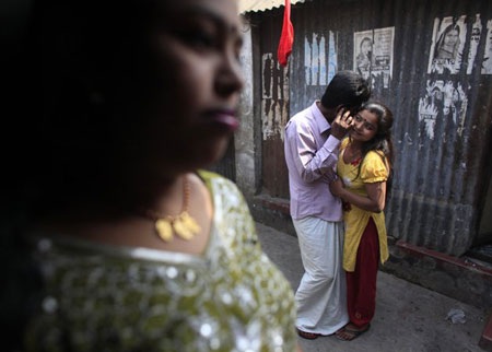 Nhà thổ trẻ con ở Bangladesh và bí mật thuốc “vỗ béo” bò - 1 Nhà thổ trẻ con ở Bangladesh và bí mật thuốc “vỗ béo” bò
