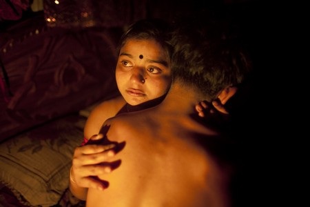 Nhà thổ trẻ con ở Bangladesh và bí mật thuốc “vỗ béo” bò - 2 Nhà thổ trẻ con ở Bangladesh và bí mật thuốc “vỗ béo” bò