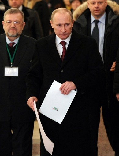 Thủ tướng Nga Putin đi bỏ phiếu sau giấc ngủ ngon