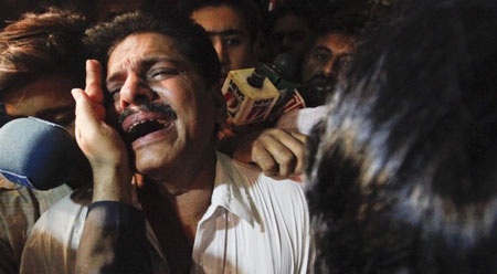 Máy bay chở 127 người cháy rụi tại ngoại ô thủ đô Pakistan - 9 Máy bay chở 127 người cháy rụi tại ngoại ô thủ đô Pakistan