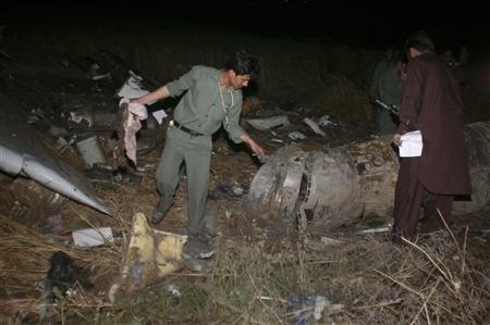 Máy bay chở 127 người cháy rụi tại ngoại ô thủ đô Pakistan - 4 Máy bay chở 127 người cháy rụi tại ngoại ô thủ đô Pakistan