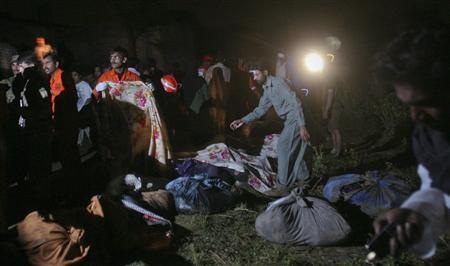 Máy bay chở 127 người cháy rụi tại ngoại ô thủ đô Pakistan - 15 Máy bay chở 127 người cháy rụi tại ngoại ô thủ đô Pakistan