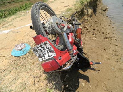 Phát hiện xác người đàn ông vỡ họp sọ dưới sông - 1 Phát hiện xác người đàn ông vỡ họp sọ dưới sông