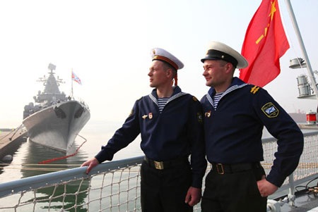 Thăm tàu chiến tham gia tập trận Nga - Trung