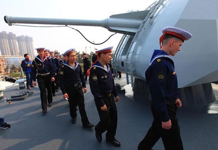 Thăm tàu chiến tham gia tập trận Nga - Trung