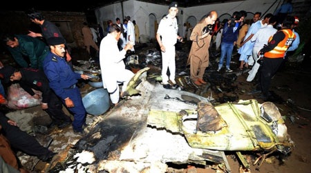 Máy bay chở 127 người cháy rụi tại ngoại ô thủ đô Pakistan - 6 Máy bay chở 127 người cháy rụi tại ngoại ô thủ đô Pakistan