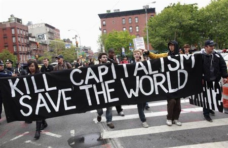 Hai thái cực trong ngày Quốc tế lao động - 10 Hai thái cực trong ngày Quốc tế lao động