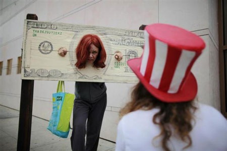 Hai thái cực trong ngày Quốc tế lao động - 11 Hai thái cực trong ngày Quốc tế lao động