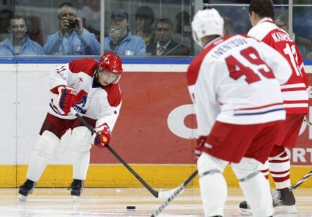 Tổng thống Putin thi đấu khúc côn cầu ngay sau khi nhậm chức