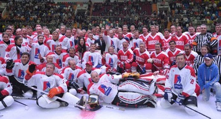 Tổng thống Putin thi đấu khúc côn cầu ngay sau khi nhậm chức