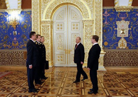 Putin tiếp quản chiếc cặp hạt nhân uy lực của Nga - 1 Putin tiếp quản chiếc cặp hạt nhân uy lực của Nga